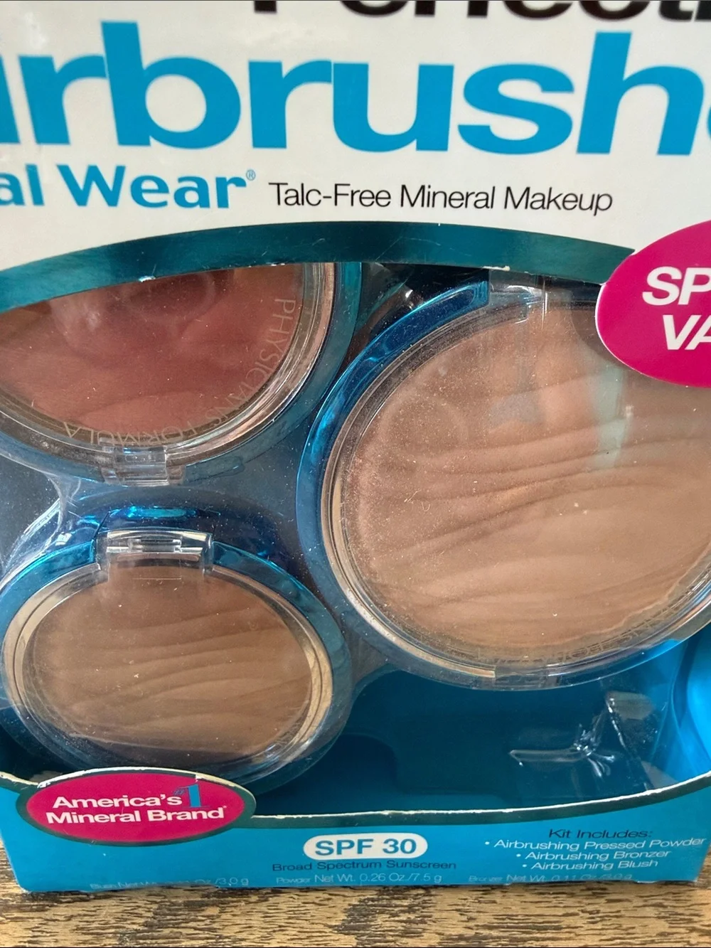 Perfectly Airbrushed Mineral Wear Talc-Free Makeup With 3 different Shades